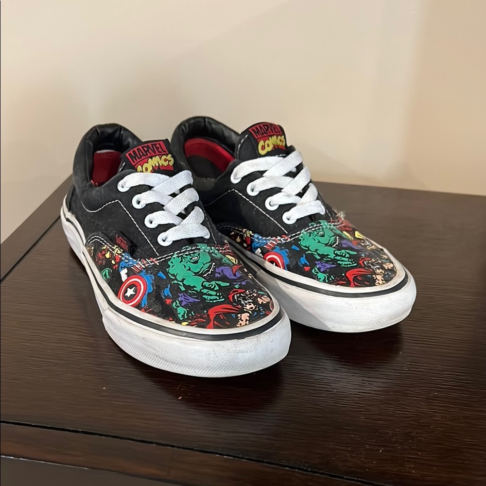 Vans Black and White Sneakers Classic Style
